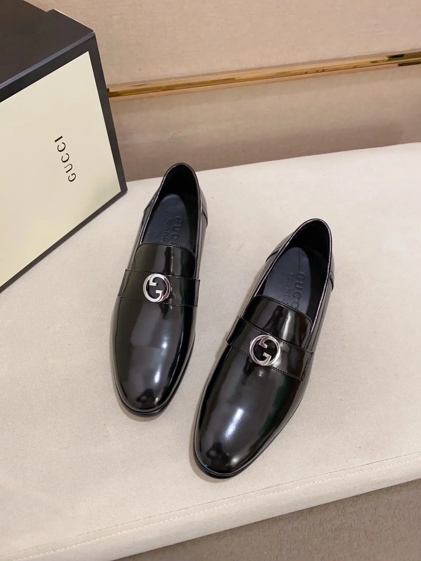 Men's shoes 💰: 520💰 (GUCCI) new series ss hot new products 💢 💠 Casual leather shoes 👞, first layer of cowhide, upper hardware buckles and logo on the sides of the shoe, brand logo on the insole and sole 💠 💎Upper: 100% cowhide 💎Inner: cowhide/100% 💎Feet: cowhide/100% 💎Sole: rubber/100% 💎SIZE: 38 39 40 41 42 43 44 Can be customized 45